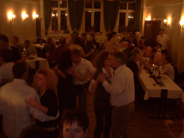 Duepow0704.JPG (30869 bytes)