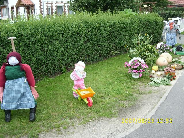 ErntefestReckenzin0701.jpg (95606 bytes)