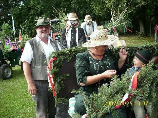 ErntefestReckenzin0708.jpg (96267 bytes)