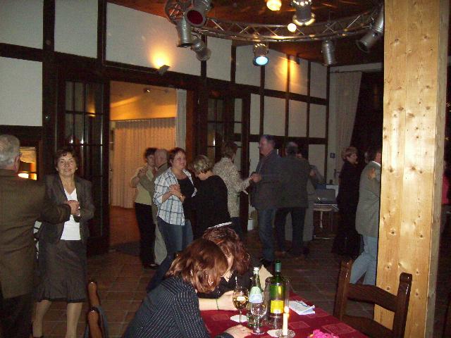 Frauent0802.jpg (55336 bytes)